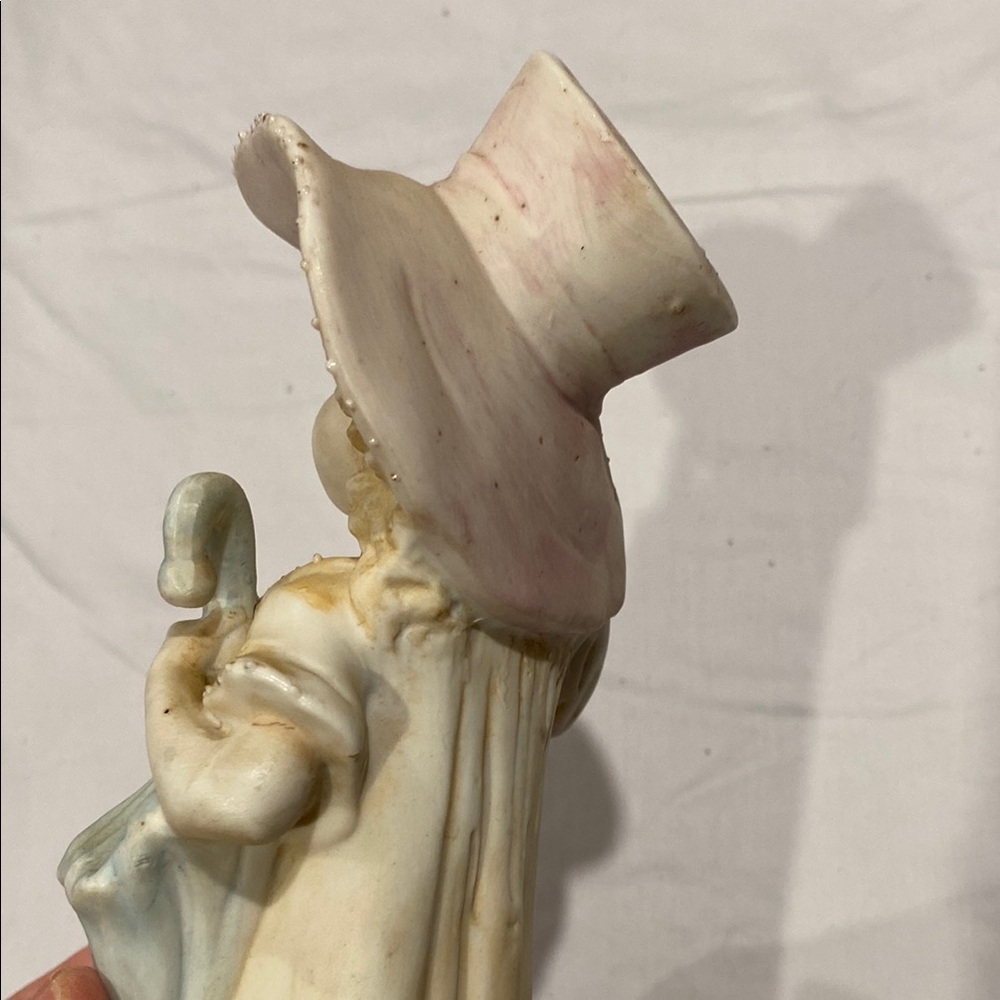 Vintage Bisque Porcelain Hand Painted Figurine with Umbrella 9” approx - Picture 3 of 15